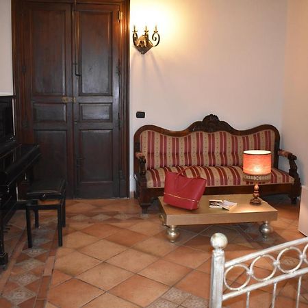Le Due Torri Bed & Breakfast Filadelfia Bagian luar foto