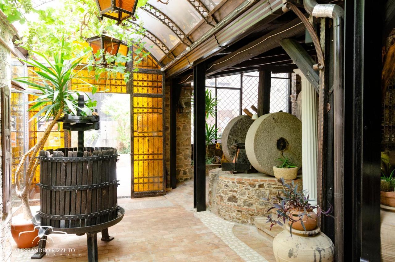 Le Due Torri Bed & Breakfast Filadelfia Bagian luar foto