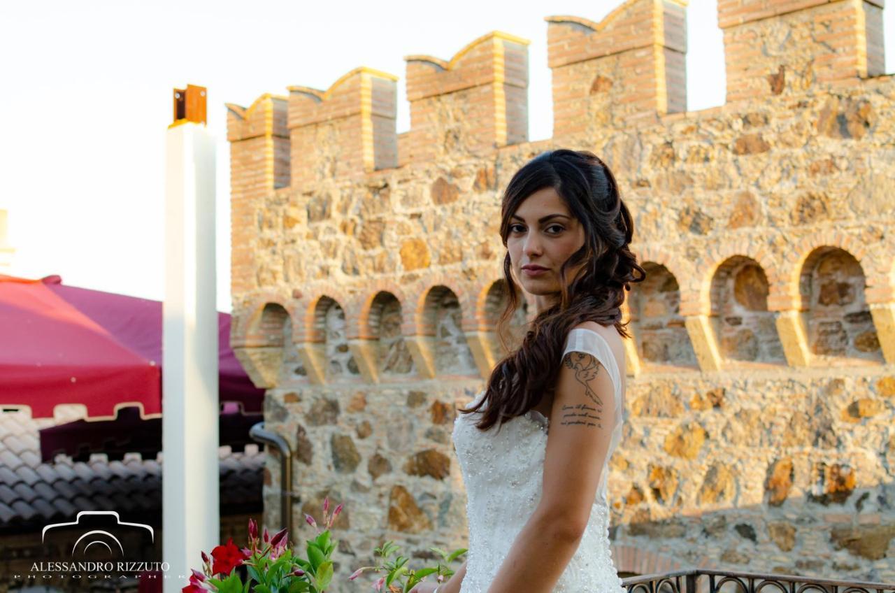 Le Due Torri Bed & Breakfast Filadelfia Bagian luar foto