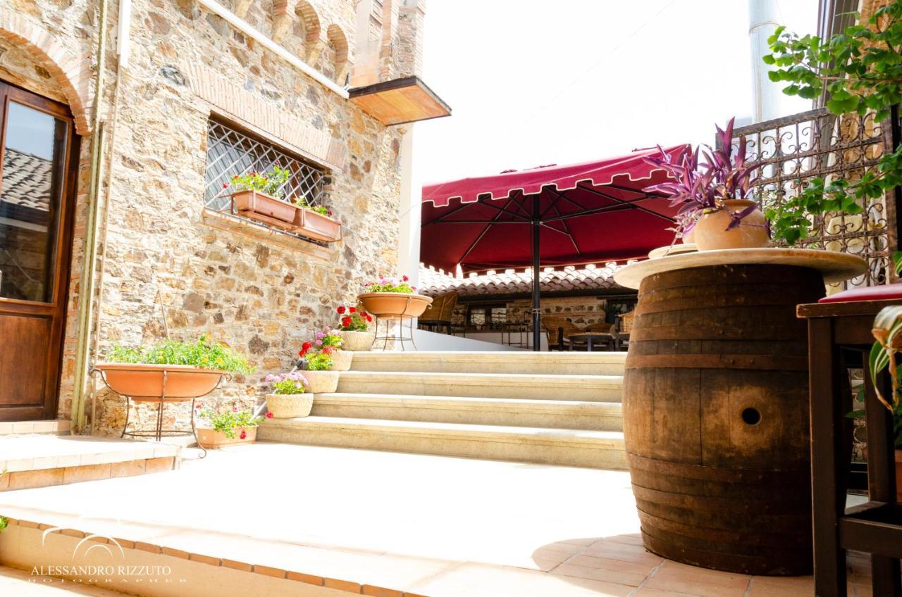 Le Due Torri Bed & Breakfast Filadelfia Bagian luar foto