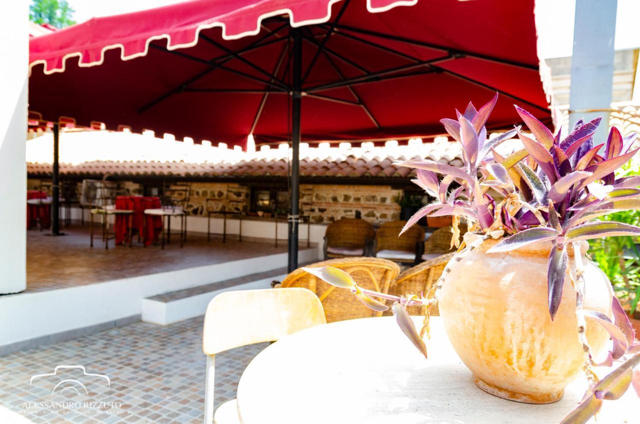 Le Due Torri Bed & Breakfast Filadelfia Bagian luar foto