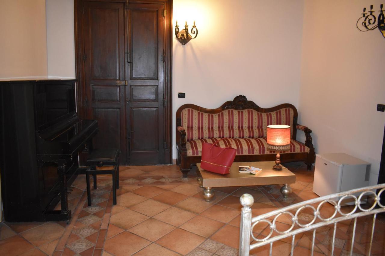 Le Due Torri Bed & Breakfast Filadelfia Bagian luar foto