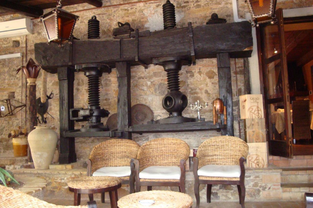 Le Due Torri Bed & Breakfast Filadelfia Bagian luar foto