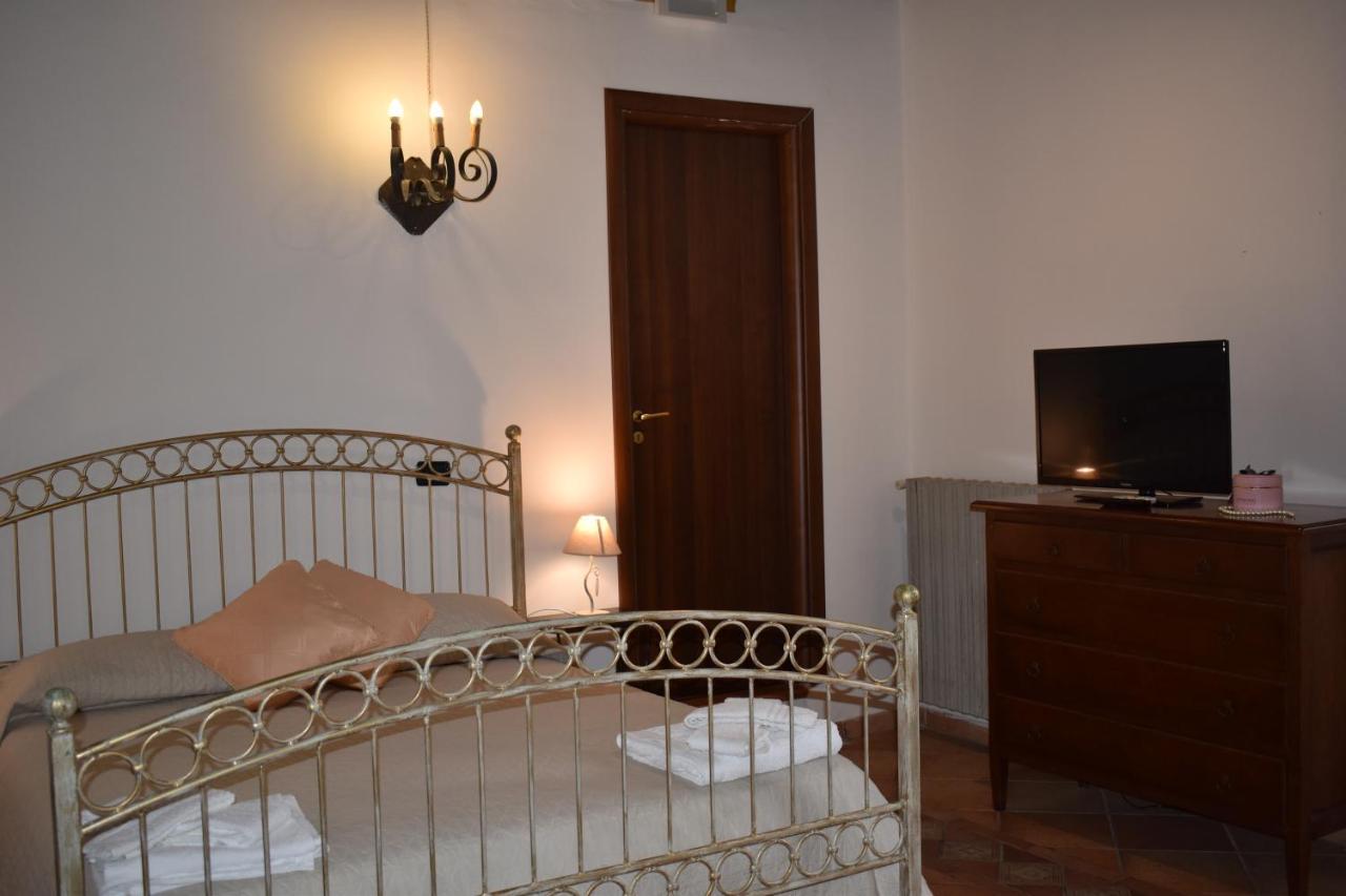 Le Due Torri Bed & Breakfast Filadelfia Bagian luar foto