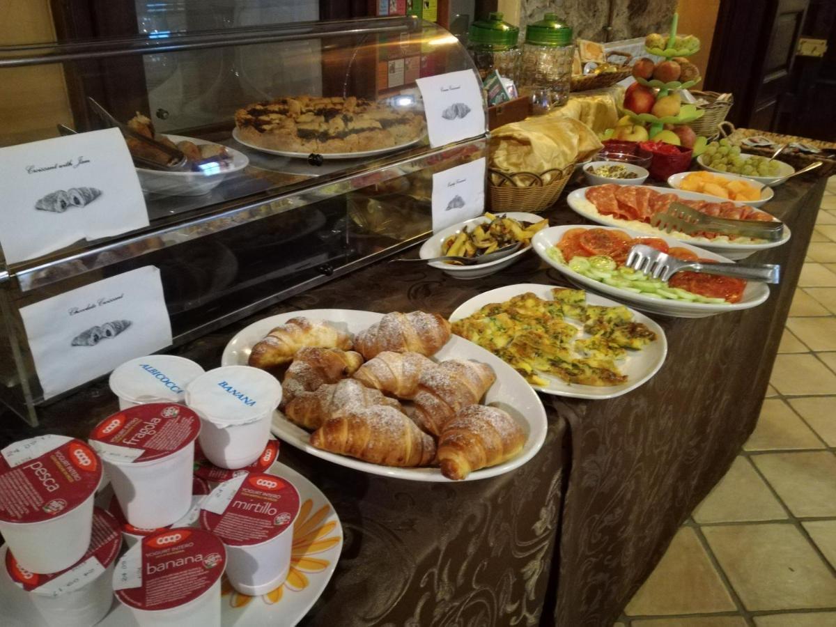 Le Due Torri Bed & Breakfast Filadelfia Bagian luar foto